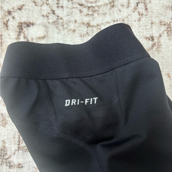 Nike Pro Dri-Fit Capri Leggings - Picture 3 of 4